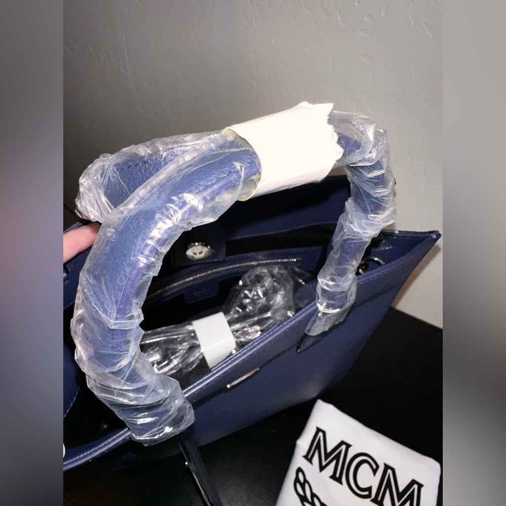 NWT MCM Purse w/Dust Bagโ๐โโโ - Picture 12 of 16